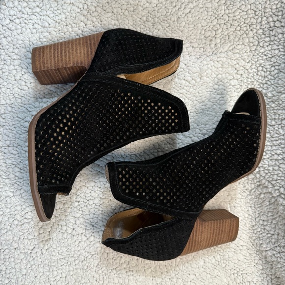 Lucky Brand Larise Black Perforated Suede Booties 9.5M - Picture 3 of 6